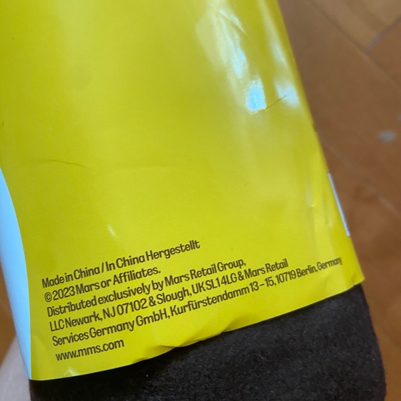 M&M fleece blanket & fashion pin bundle - Picture 7 of 11